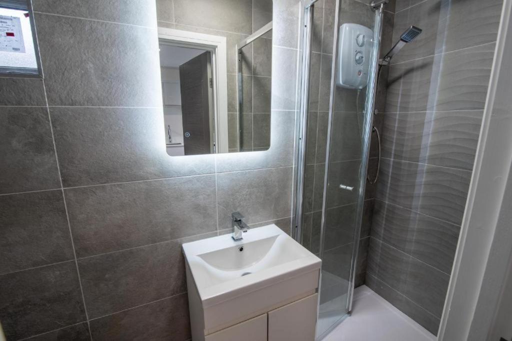 Luxurious Apartments - In Кардіфф Екстер'єр фото