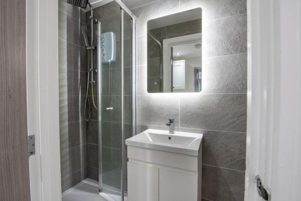 Luxurious Apartments - In Кардіфф Екстер'єр фото