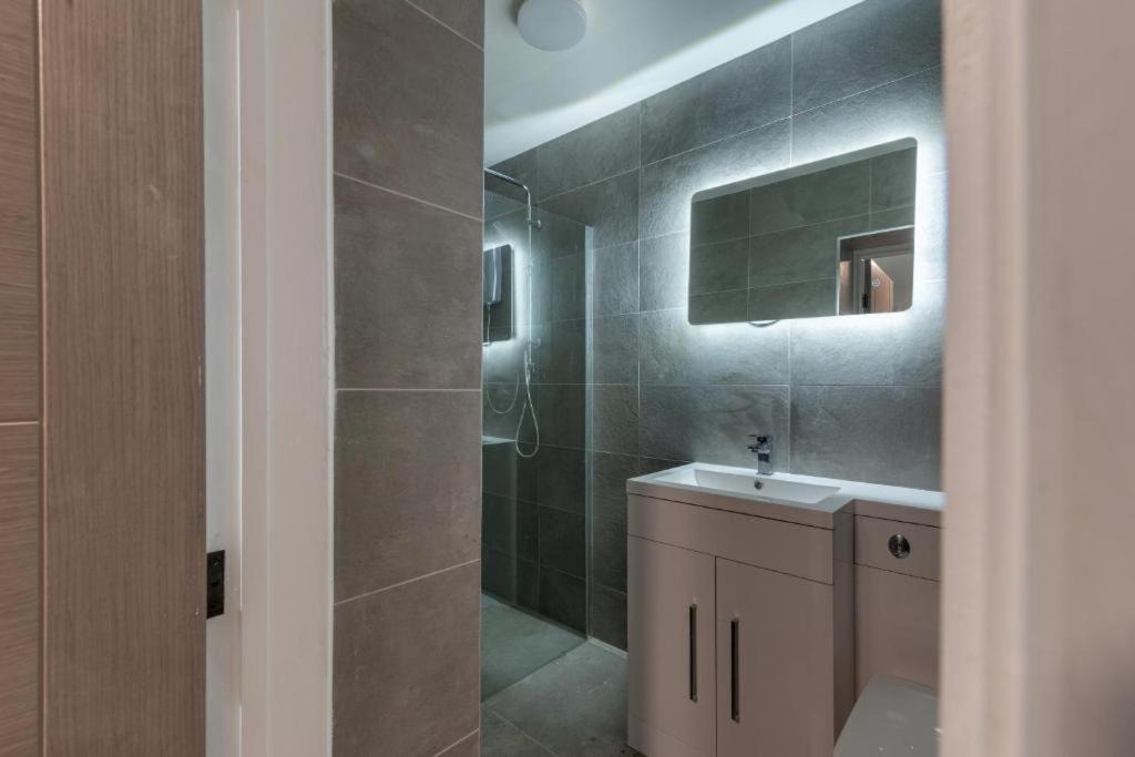 Luxurious Apartments - In Кардіфф Екстер'єр фото